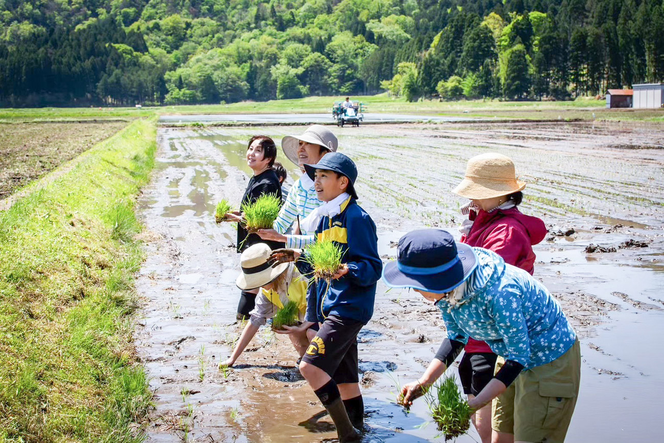 灯台もとテラスとは